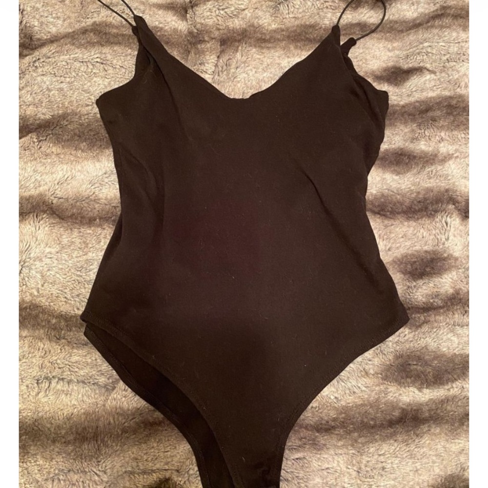 Simple Soft Black Bodysuit with Stretch-Straps